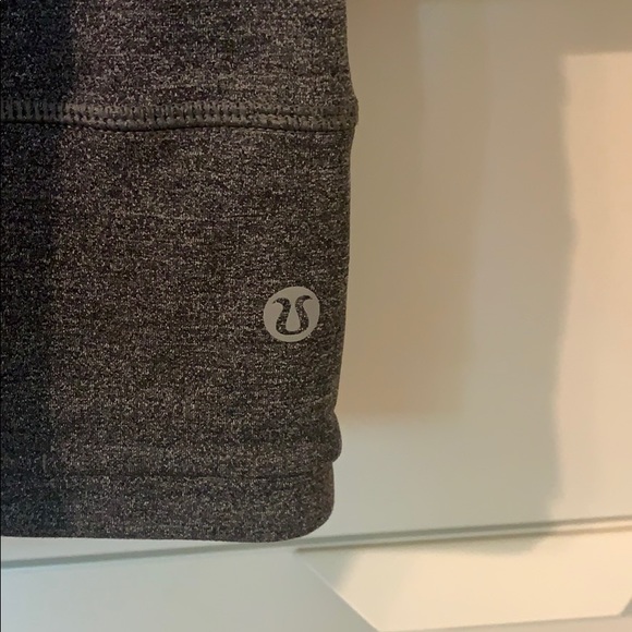 Grey Lulu Lemon cropped leggings - Picture 2 of 3